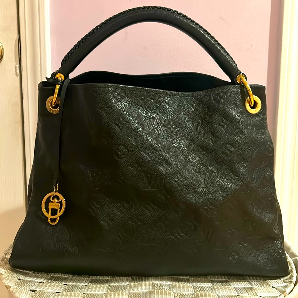 **New Condition** Louis Vuitton Artsy MM Emp Noir.